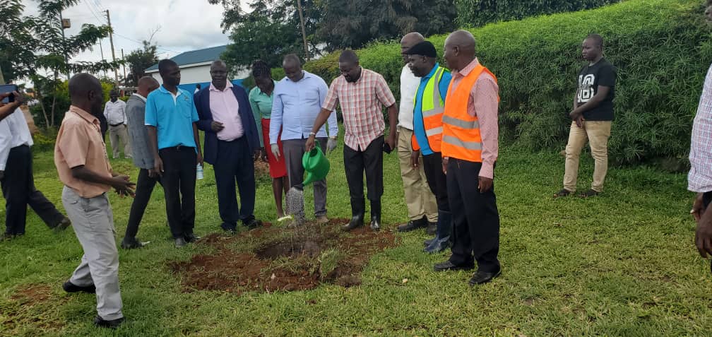 Pre-independence activities in Kamuli municipality prior to the Independence celebrations on Thursday 31st October 2024 at Kamuli district headquarters. These activities are to bring together all staff of public service, NGOs and other entities together to a common cause (including hygiene, tree planting, etc) in the community. Pre-independence activities in Kamuli municipality prior to the Independence celebrations on Thursday 31st October, 2024.